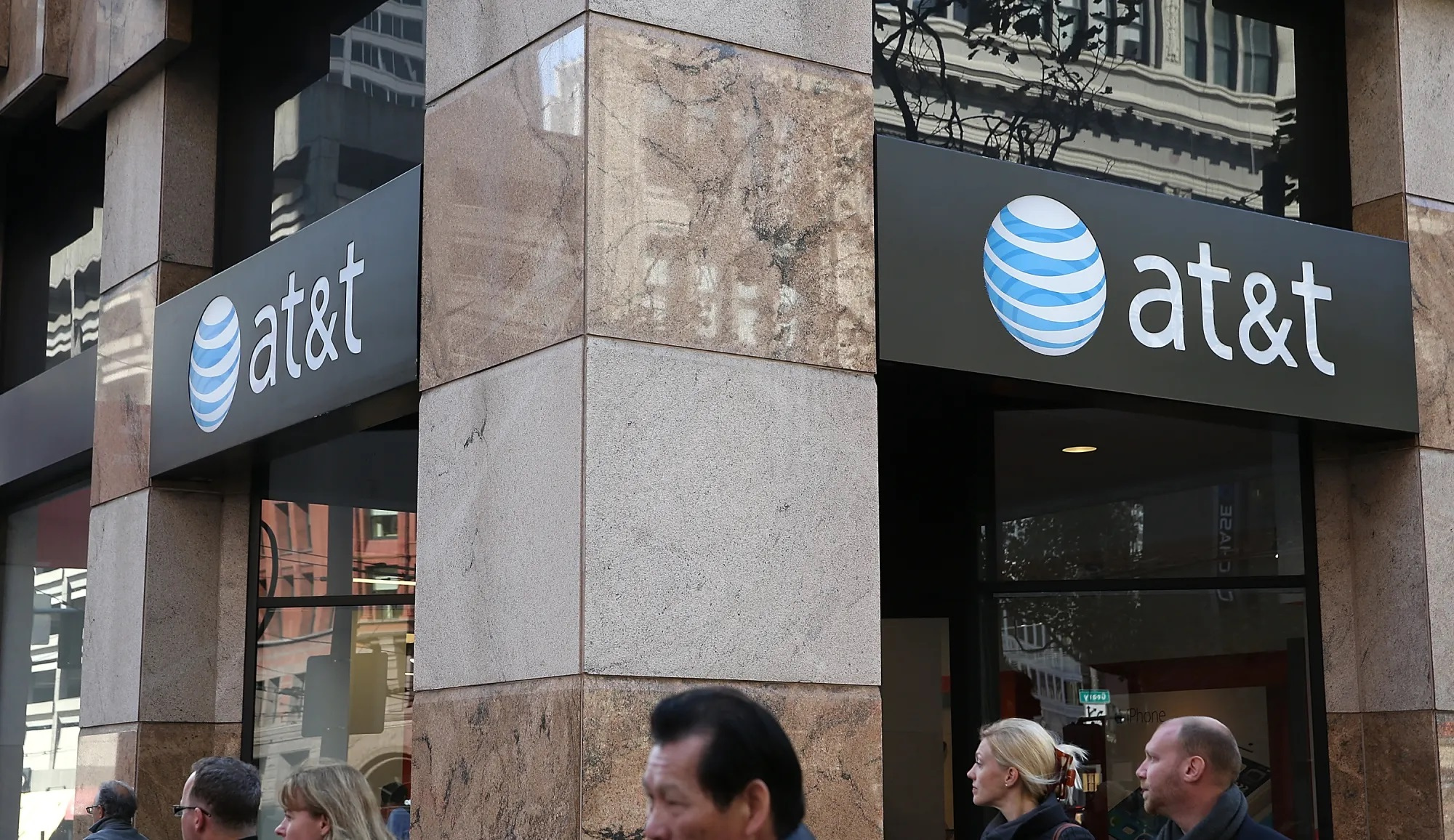 AT and T announced the permanent closure of its San Francisco store