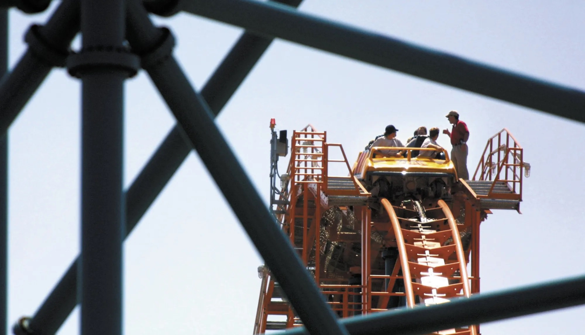 Users of Six Flags Mexico live moments of panic after being trapped in an amusement ride