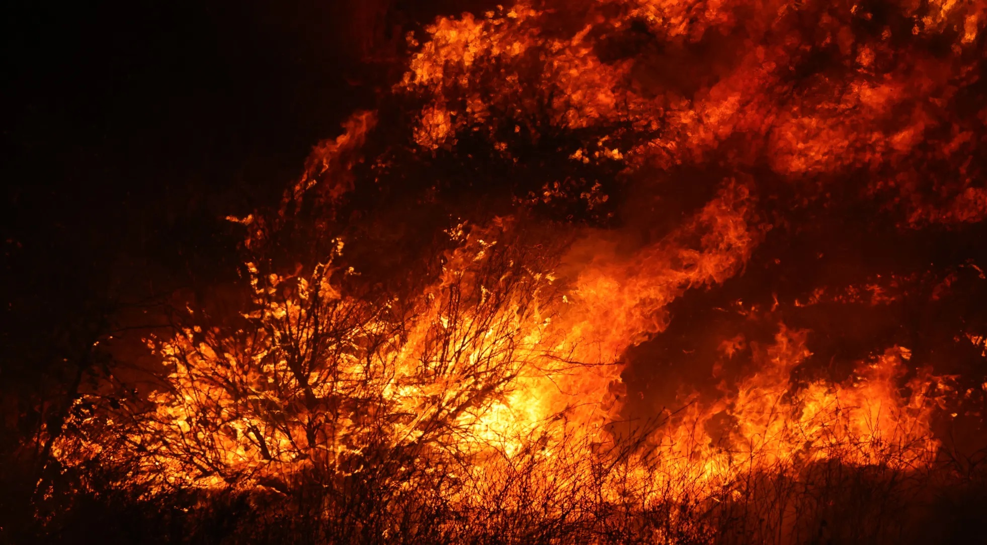 Bonny Wildfire Burns Over 2300 Acres in Riverside County