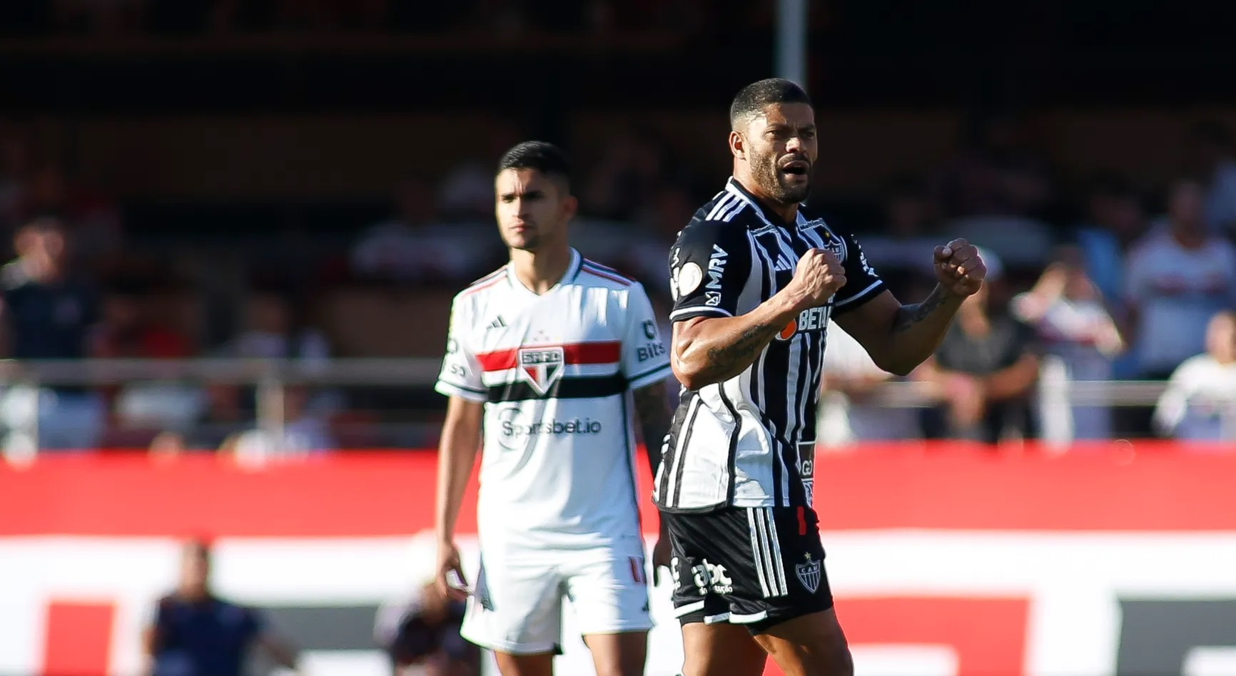 Brazilian Hulk invents one of the goals of the year with a shot from midfield  - Gossibox.com