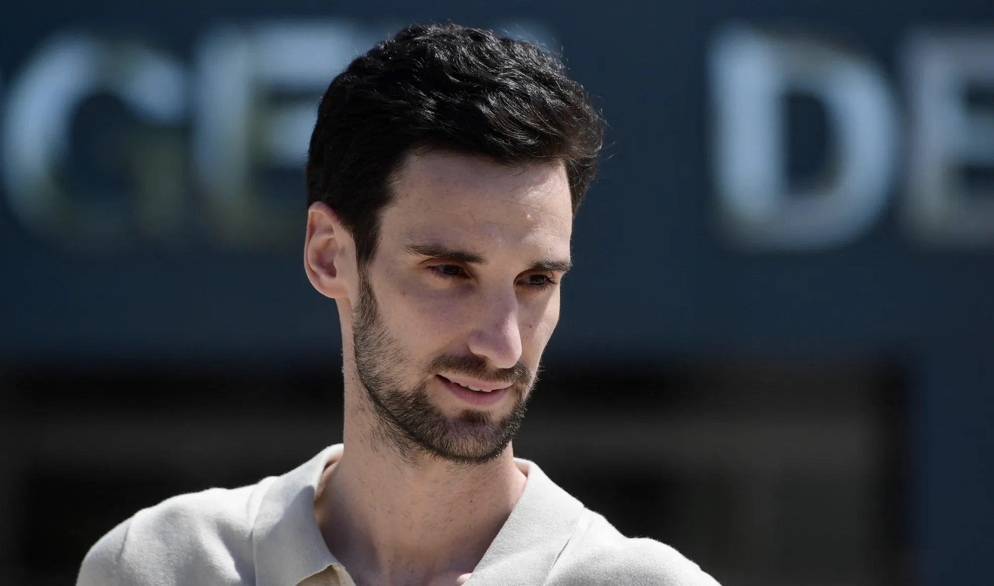 Sergio Rico leaves the hospital after being hospitalized for more than 80 days and a serious horse accident - Gossibox.com