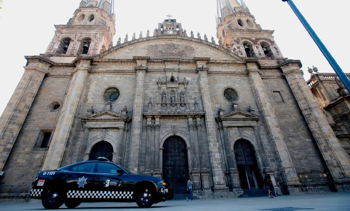 Armed commando broke into the middle of mass to threaten a priest in Jalisco