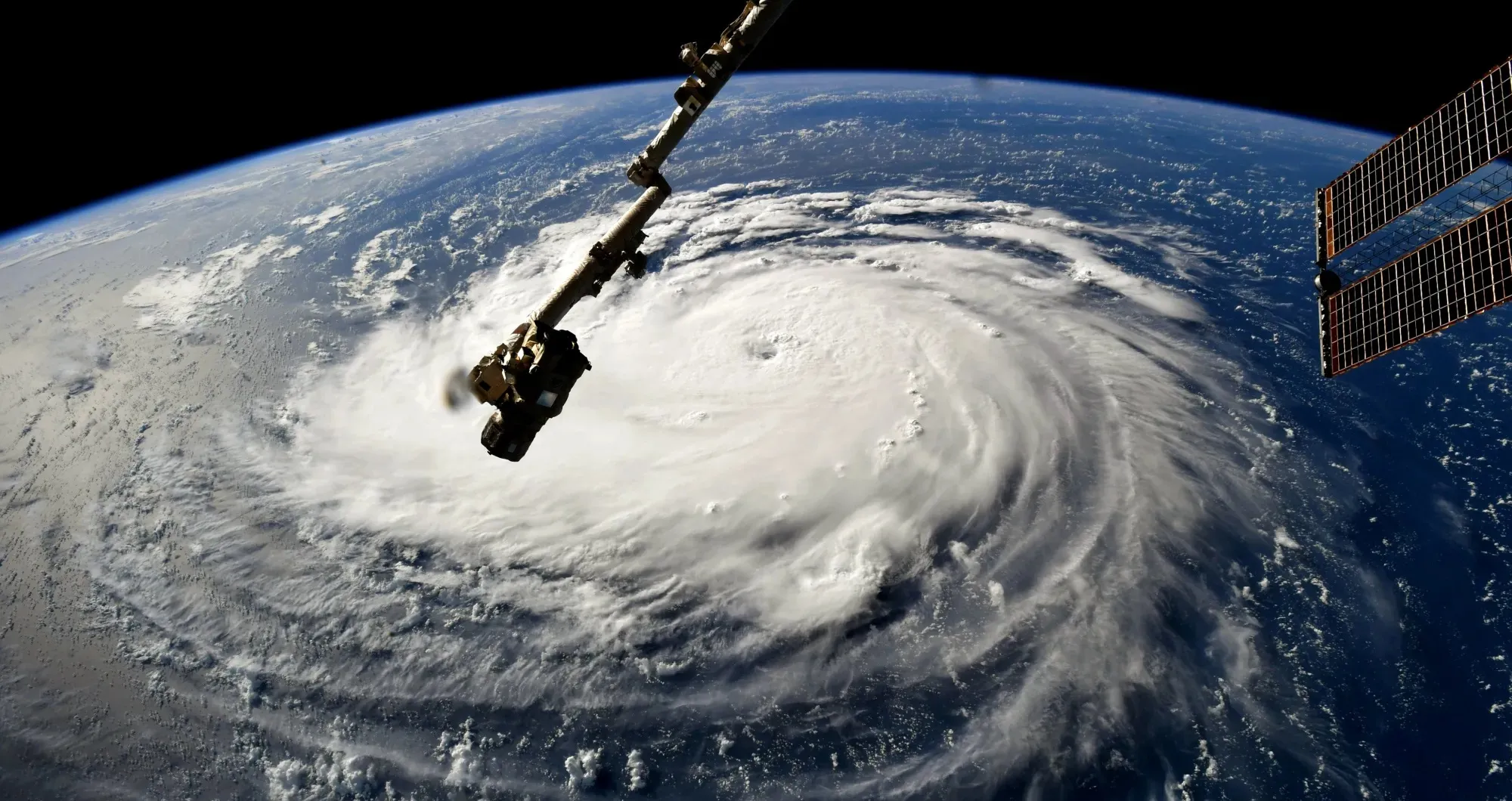 Tropical Depression 13 in the Atlantic - Gossibox.com