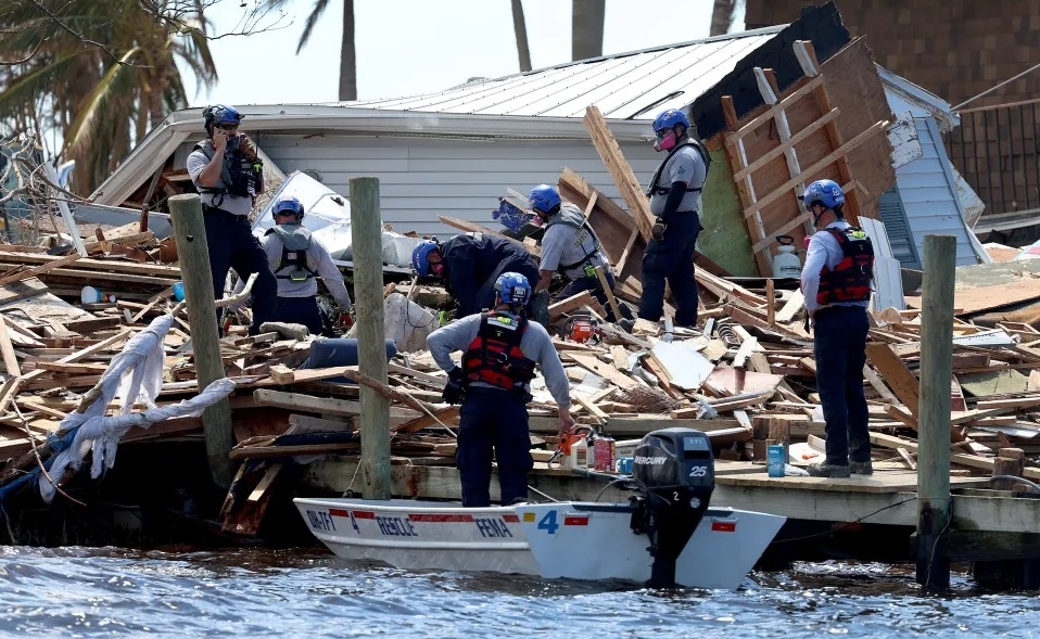 Death toll from Hurricane Ian tops 100 in Florida as it struggles to recover from devastation