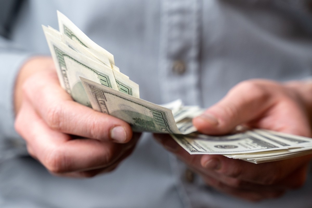 Los Angeles restaurant owner must pay USD1point 6 million in back wages and damages to his employees Los Angeles restaurant owner must pay USD1point 6 million in back wages and damages to his employees