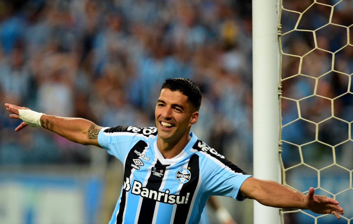 Like in the old days Luis Suarez signs a hat trick in his debut with Gremio