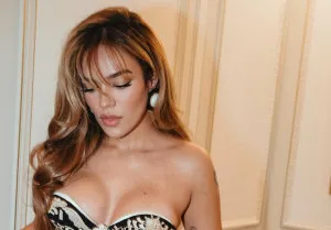 Karol G offered a surprise show at her nightclub in Medellin