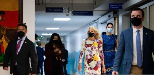 First Lady Jill Biden defeats COVID-19, she can get out of sunstroke