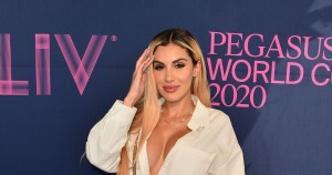 Alexa Dellanos exposes her rear by going into the sea, wearing a tiny thong